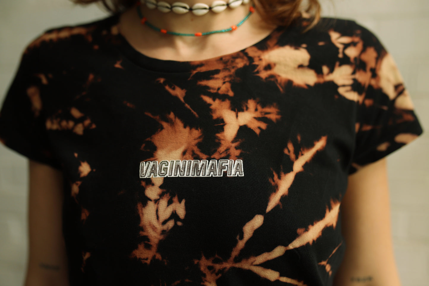 V-Shirt Veni Vidi Vagini BLEACH, SIEBDRUCK, schmaler fit