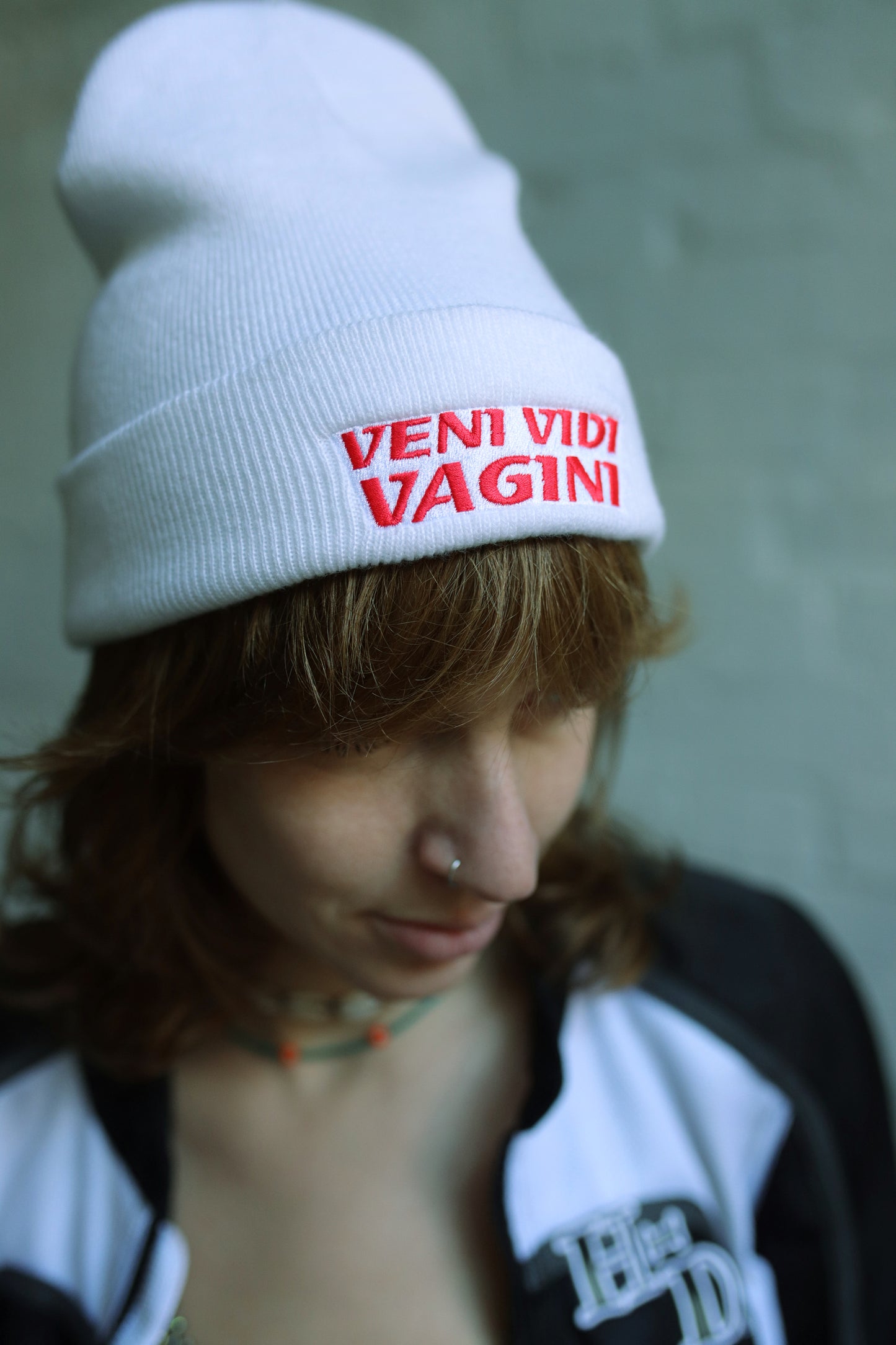 V-Beanie weiß