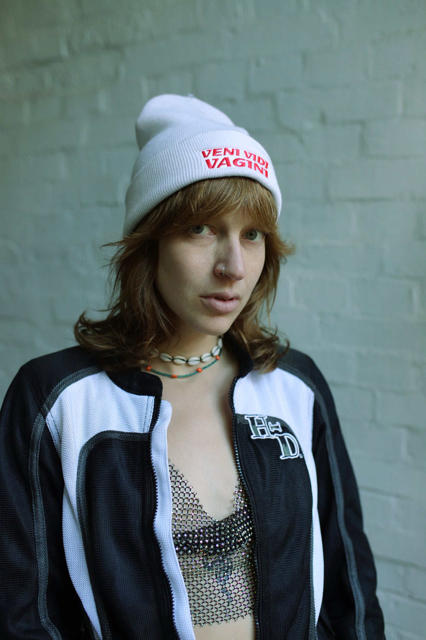 V-Beanie weiß