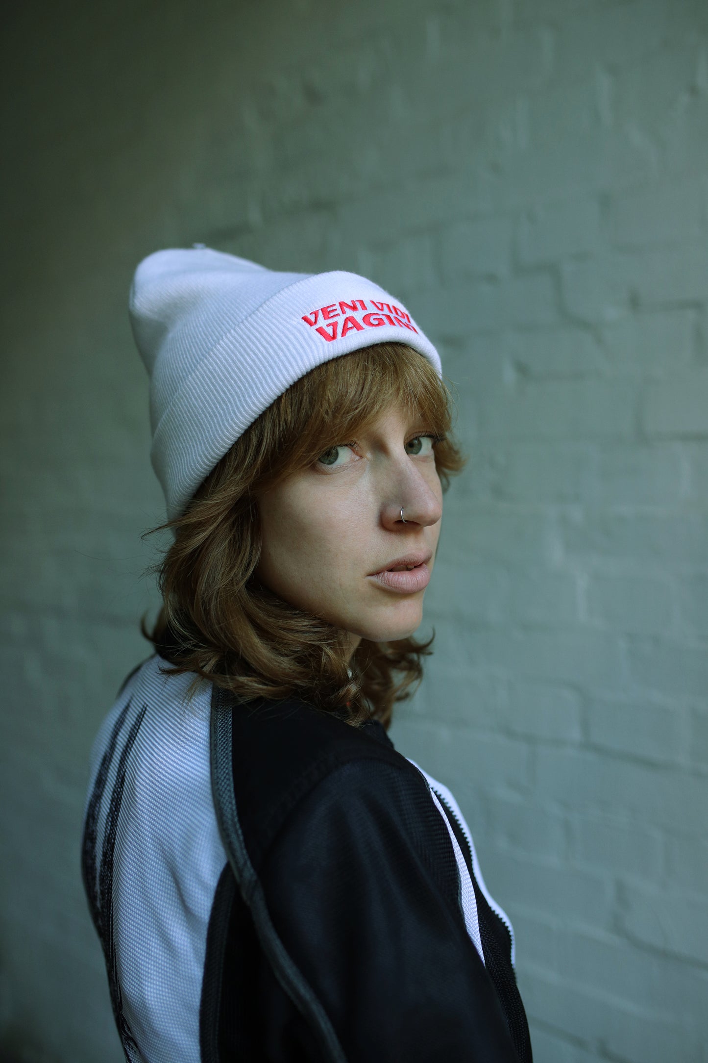 V-Beanie weiß