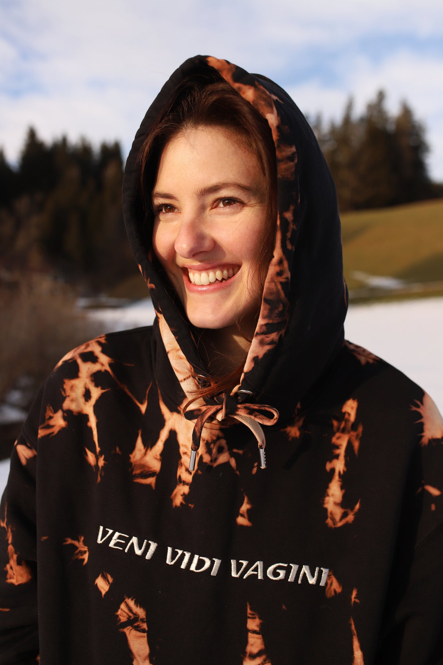 OVERSIZED Sisterhoodie BLEACH mit metallic-silber Garn