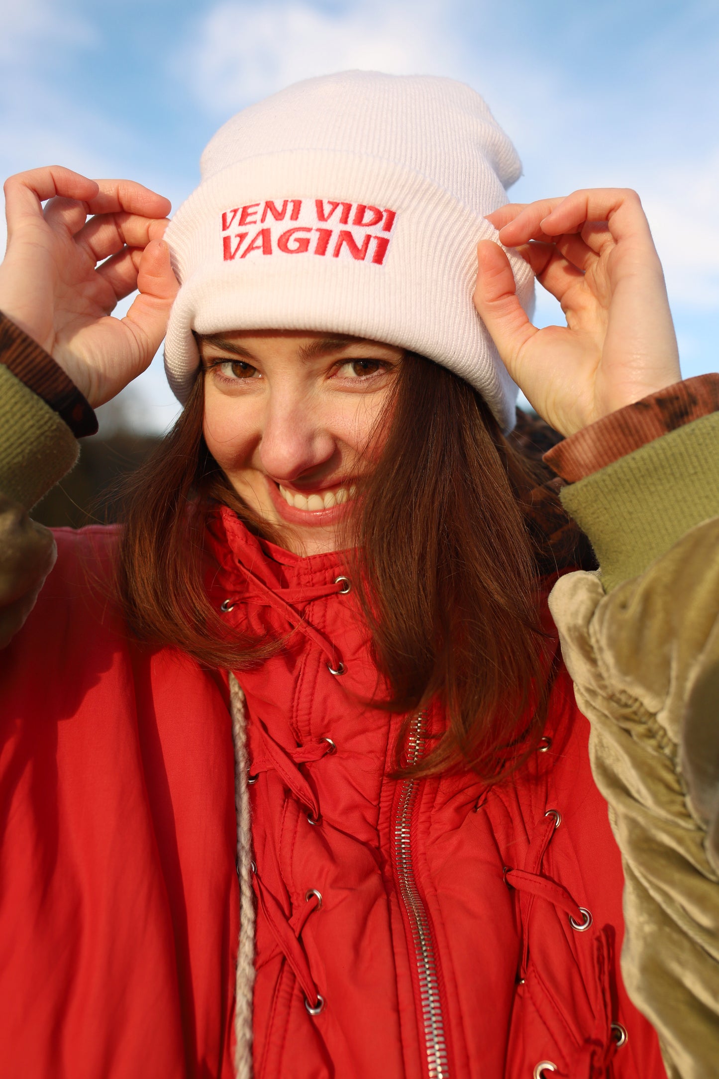 V-Beanie weiß