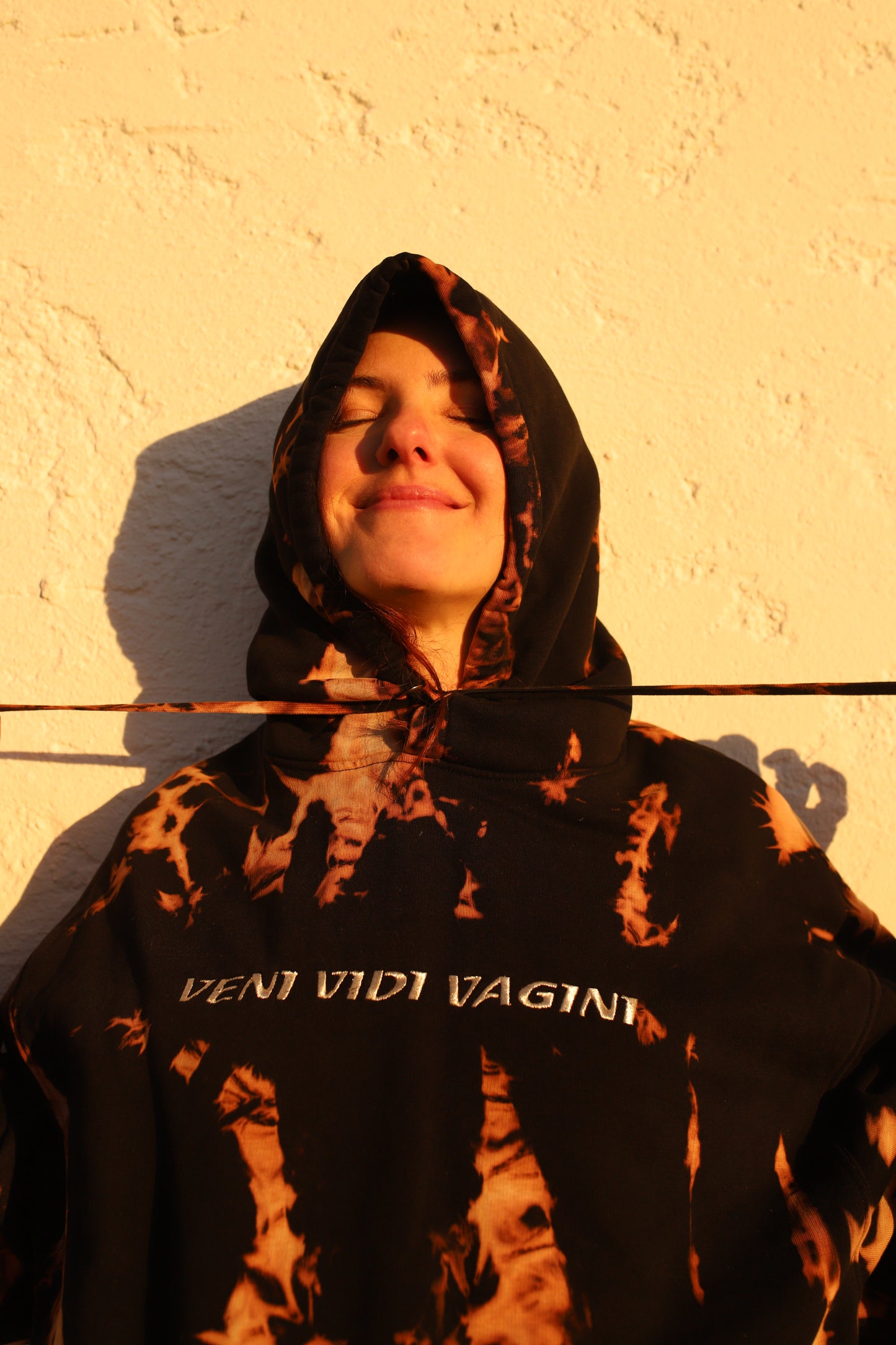 OVERSIZED Sisterhoodie BLEACH mit metallic-silber Garn