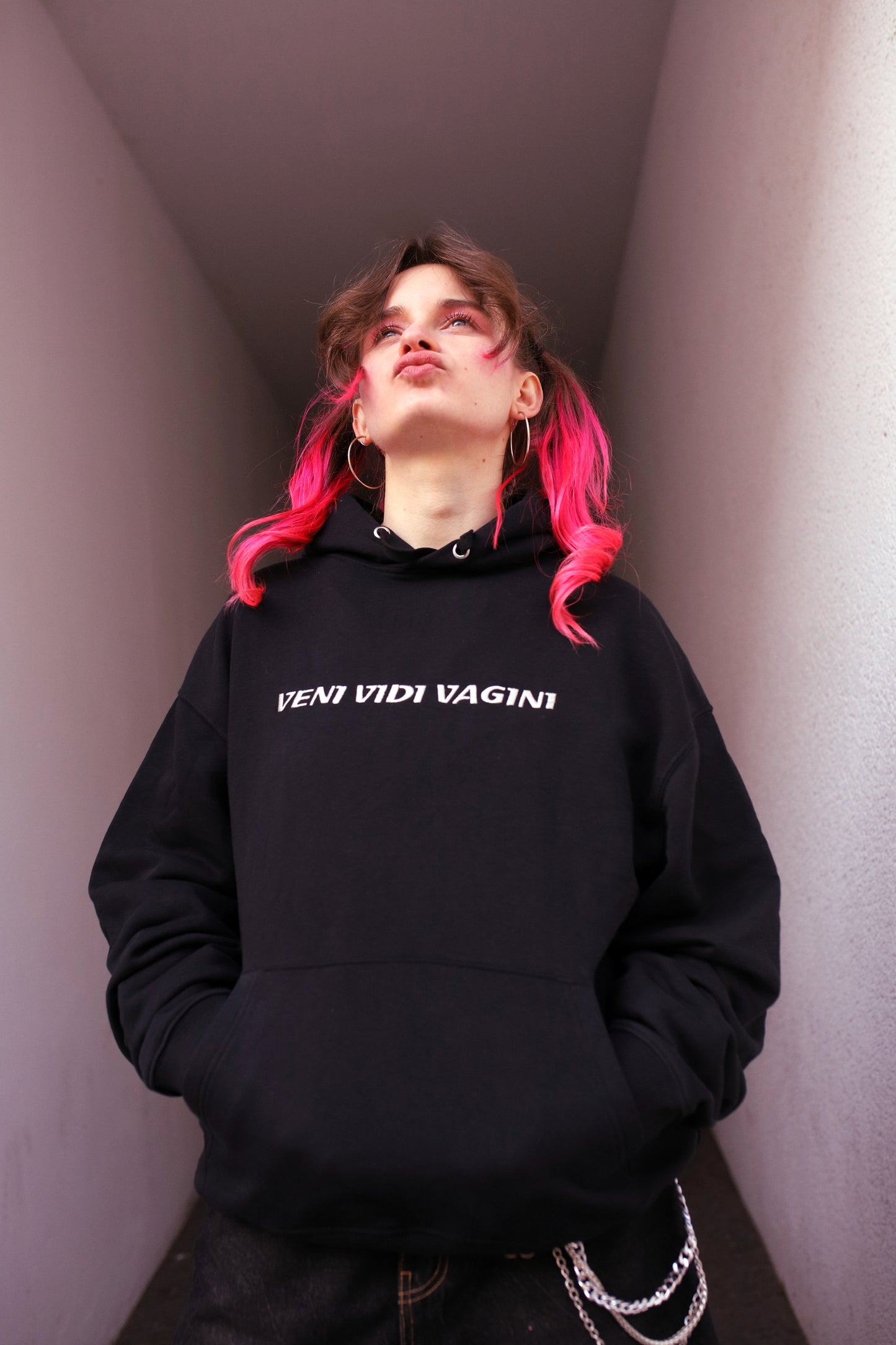 OVERSIZED Sisterhoodie mit metallic-silber Garn